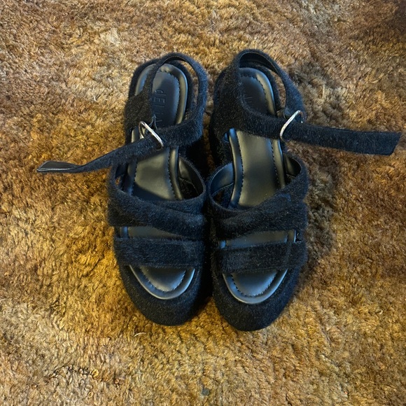 Black fuzzy platform wedge - Picture 2 of 3